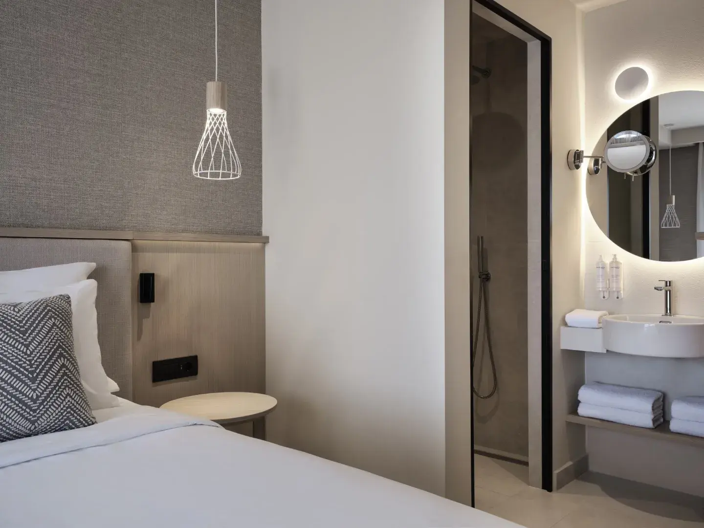 Deluxe Double Room with Partial Sea View